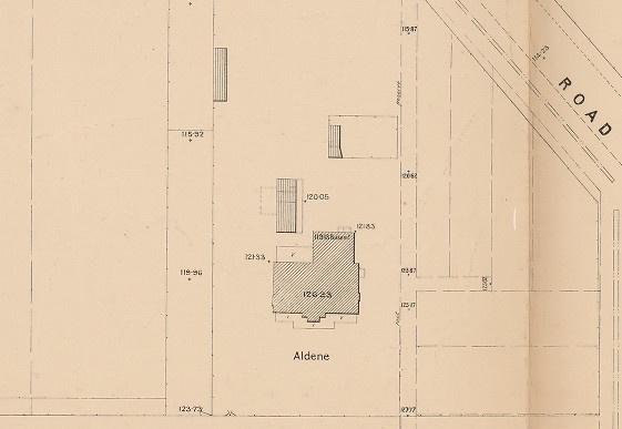 Part of a 1918 MMBW plan showing the house and outbuilding at 17 Dundonald Avenue.