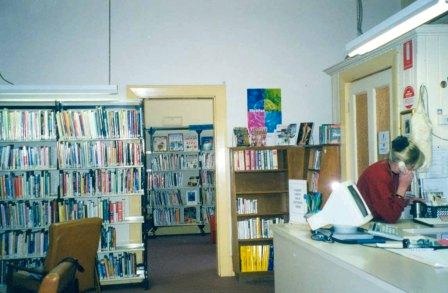B7982 Bright Free Library Interior