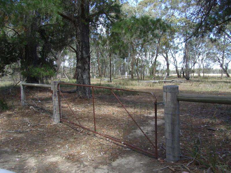 No propnum_Redcastle_Redcastle Cemetery_img01