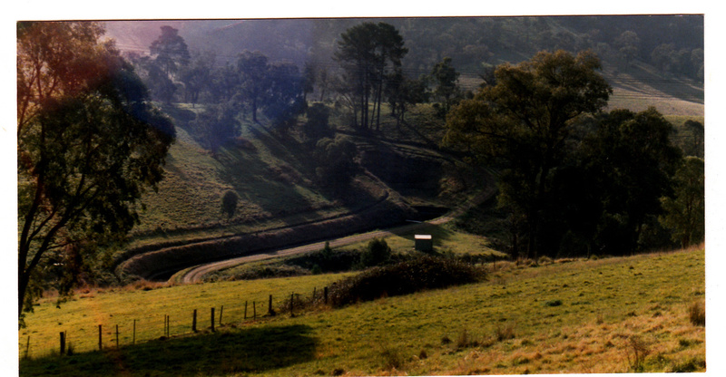 2 - Maroondah Aqueduct Kangaroo Ground Eltham - Shire of Eltham Heritage Study 1992 - Grassy hill