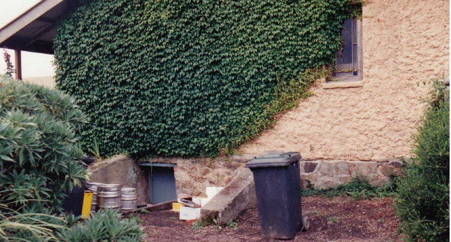 Former Wellers Pub at Pitman Cnr Kangaroo Ground Colour 3 - Shire of Eltham Heritage Study 1992