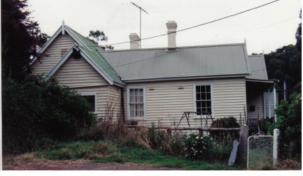 State School 128 Cedrus deodara St Andrews Colour 1 - Shire of Eltham Heritage Study 1992