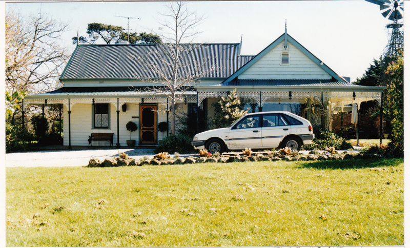 Pigeon Bank Residence Kangaroo Ground Colour 1 - Shire of Eltham Heritage Study 1992