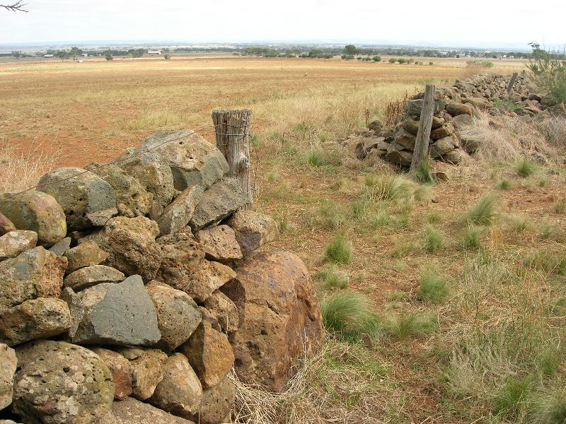 Dry Stone Wall K161 - Internal Stock Holding Yard