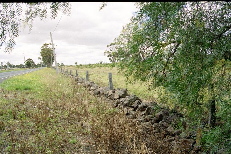 Dry Stone Wall B127 - eastern boundary