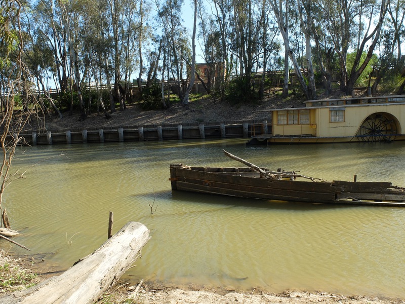 20151005_Echuca wharf Wet Dockand B22 Barge 6.JPG