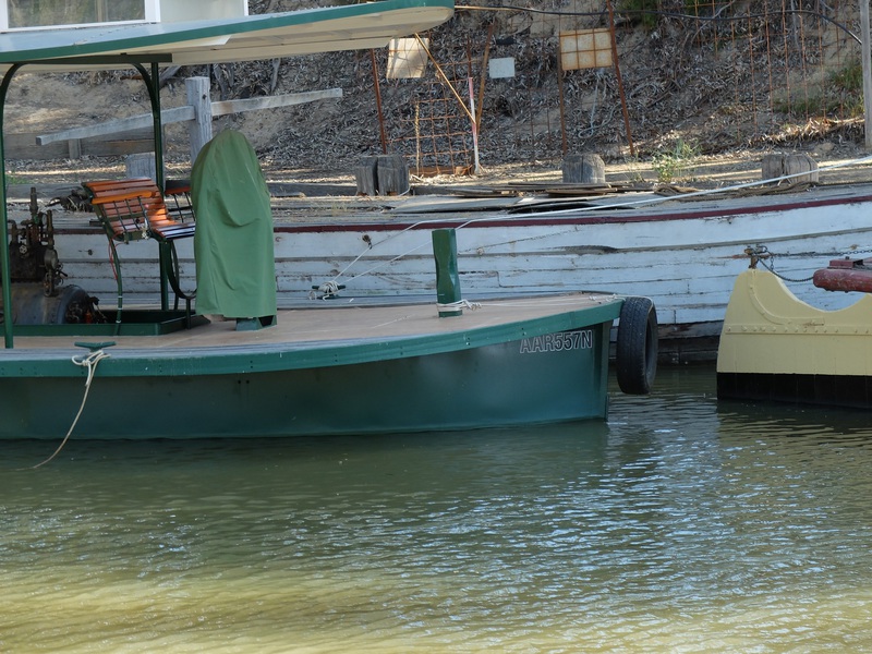 20151005_Echuca wharf Wet Dockand B22 Barge 16.JPG