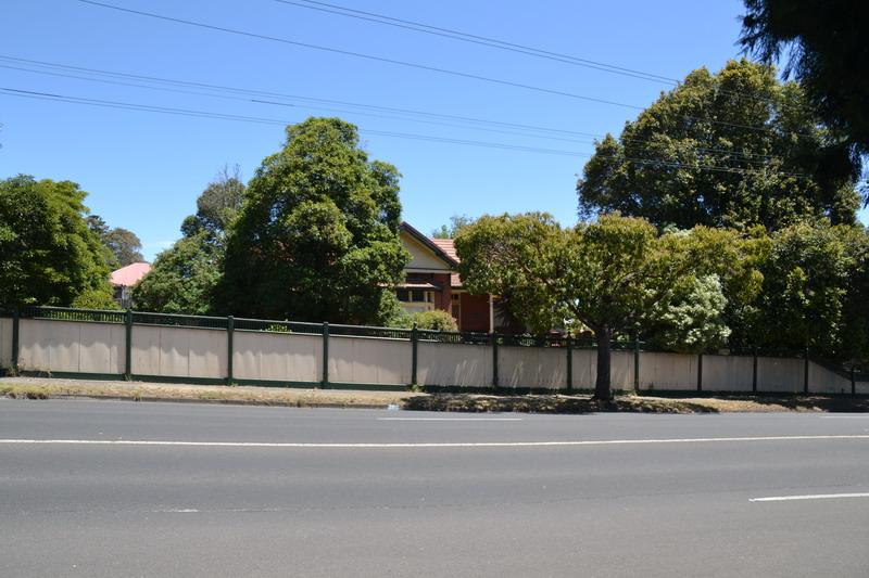 Photo 16: 'Comara', 303 Shannon Avenue, November 2015, showing early front fence (right portion).