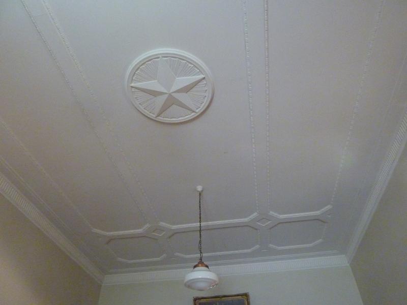 Sandringham_Masonic_Hall_entrance_foyer_ceiling.JPG