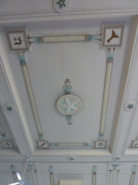 Sandringham_Masonic_Hall_lodge_room_ceiling_detail.JPG