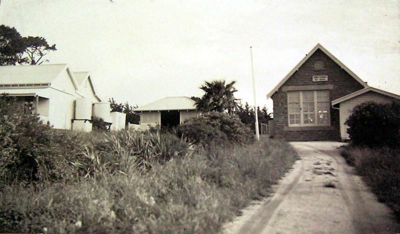 Figure 3: Ceres State School Building No. 1602 (right), with the shelter shed and Washington Robusta Palm tree (centre), ornamental garden (centre/foreground) and teacher?s cottage (left), 6 December 1948. Source: VPRS 10516/P3 Unit 7 Public Record Office