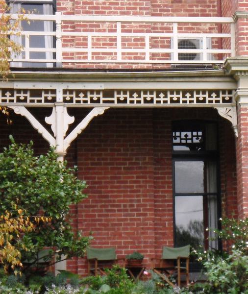 17 Ethel Street Figure 6 Detail of the verandah and balustrade. (Source: Context, 2017).jpg