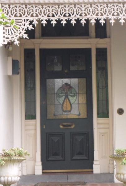 3 and 5 Avondale Road Figure 5 Early twentieth-century door and leadlights at 5 Avondale Road. (source: Context, 2017).jpg