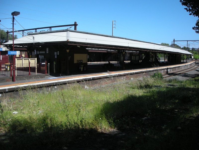 Looking at Platform 3 from the north, with the entire Platform 2 and 3 canopy visible