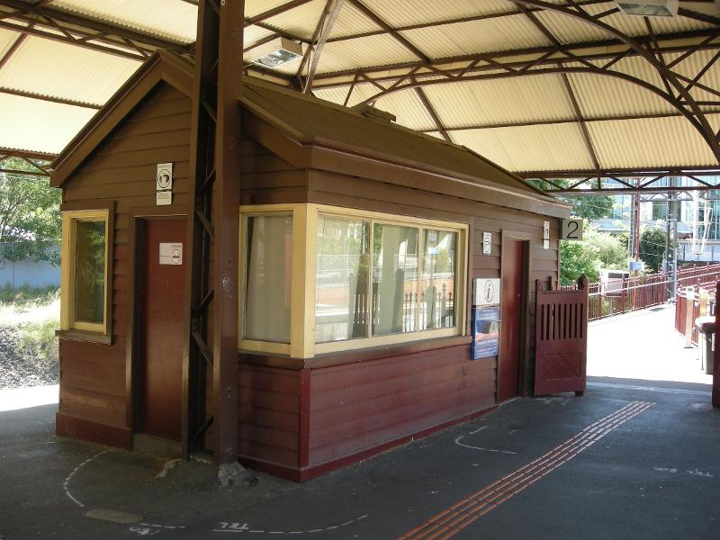 Small building under the northern end of the Platform 2 and 3 canopy