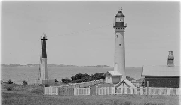 1920s_Obelisk and white lighthouse.jpg