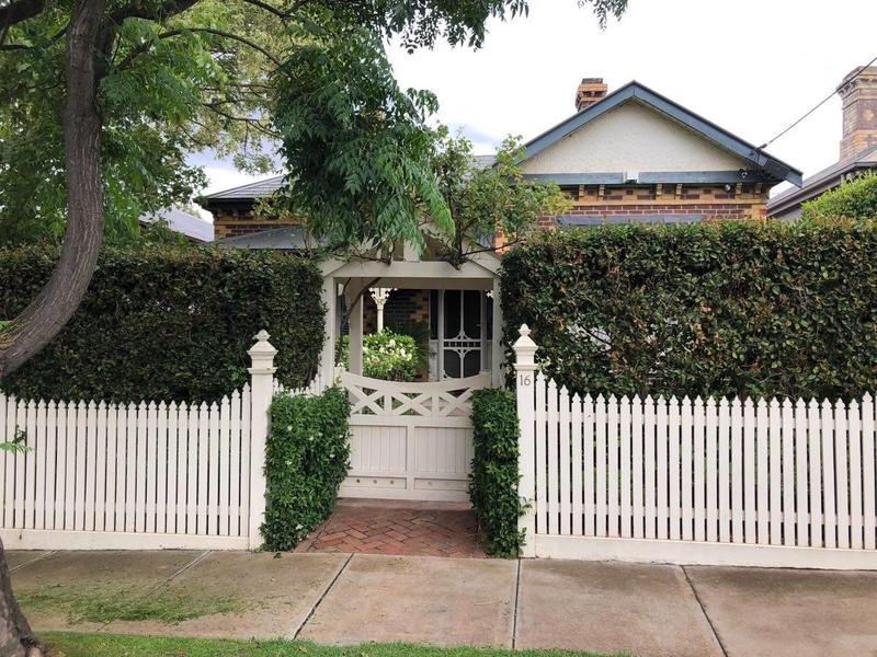 16 Parkside Street, Malvern