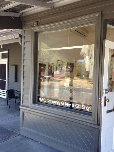 Shops and residence, 82-94 Whitelaw Street
