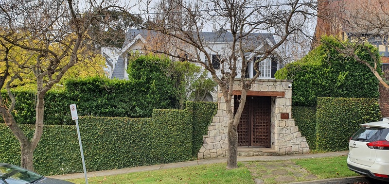 10 Evans Court, TOORAK