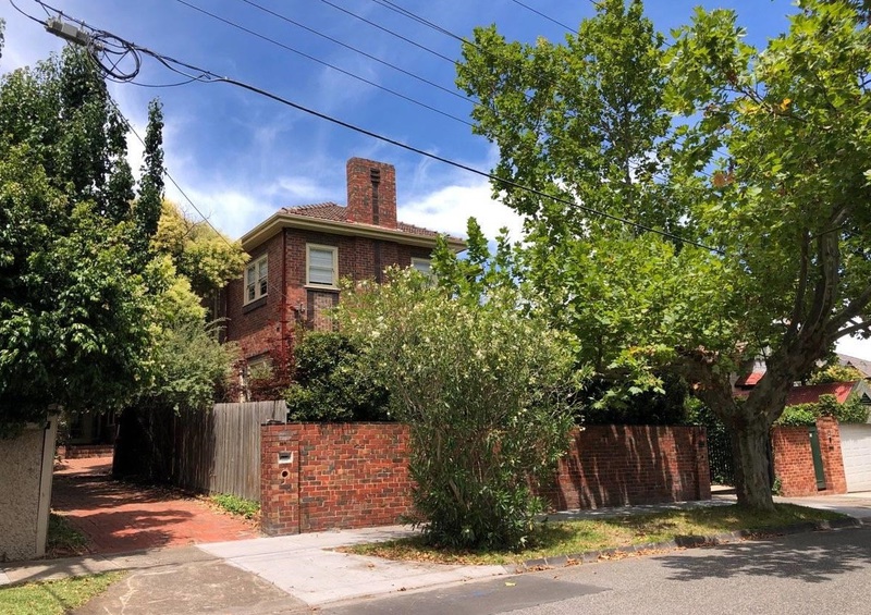 16 Warra Street, Toorak