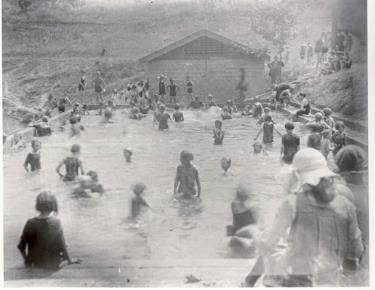 1925 Swimming Pool at Fairfield Yarra River