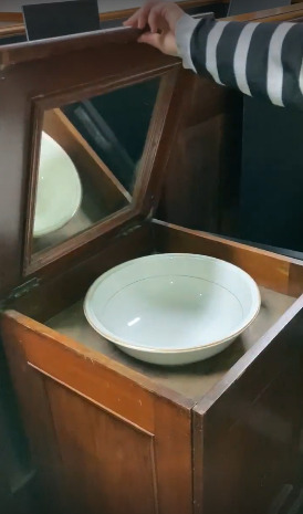 2023 Washbasin in courtroom
